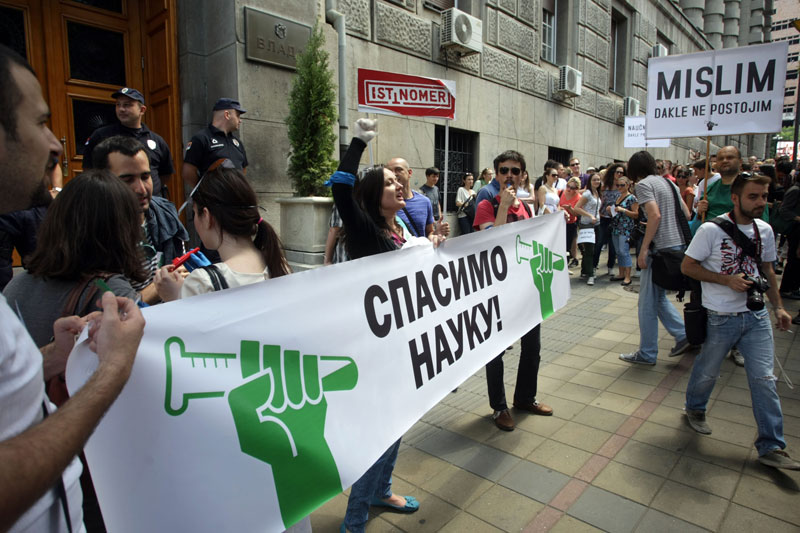 Вучићева деструкција образовања: Шест пута мање новца за науку Вучићева деструкција образовања: Шест пута мање новца за науку