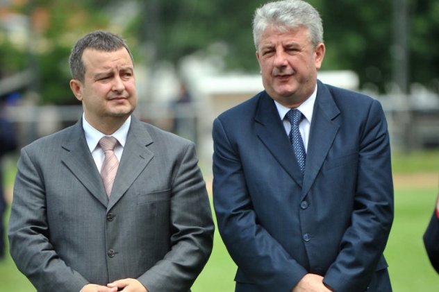 Српска полиција је већ годинама у тоталном хаосу и расулу Српска полиција је већ годинама у тоталном хаосу и расулу
