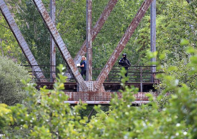 НСПМ: Војник Еулекса убијен на месту где су Албанци из околних села изазивали више инцидената НСПМ: Војник Еулекса убијен на месту где су Албанци из околних села изазивали више инцидената