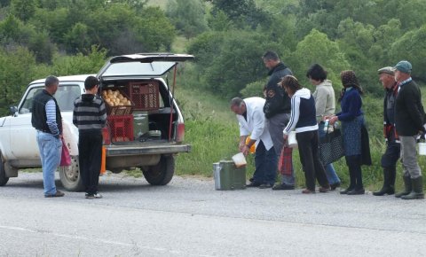 Док за баханалије педера у Београду Србија одваја 2.000.000 евра, дотле у Трговишту влада глад. Буквално. Док за баханалије педера у Београду Србија одваја 2.000.000 евра, дотле у Трговишту влада глад. Буквално.