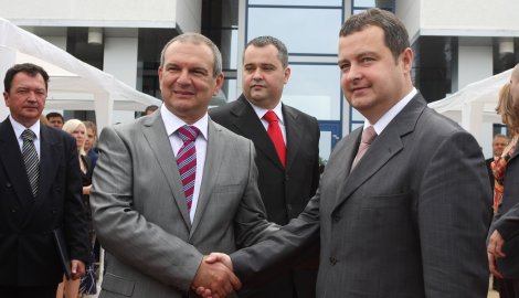 Од 120 милиона евра који су опљачкани из "Галенике" 34 милиона евра завршило код Дачића и СПС Од 120 милиона евра који су опљачкани из "Галенике" 34 милиона евра завршило код Дачића и СПС