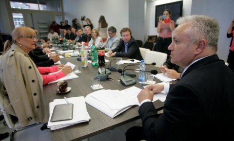 Велики борац против корупције Вучић је најобичнији преварант, о пљачки Фонда за развој Србије тешкој 1.5 милијарди евра не сме ни да писне Велики борац против корупције Вучић је најобичнији преварант, о пљачки Фонда за развој Србије тешкој 1.5 милијарди евра не сме ни да писне