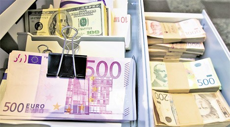 Одраше нас! Стране банке само на провизијама зарадиле 400 милиона евра Одраше нас! Стране банке само на провизијама зарадиле 400 милиона евра