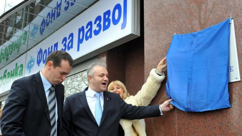 Вучићеви финансијери и коалициони партнери ојадили Фонд за развој Србије за преко 1.5 милијарди евра! Вучићеви финансијери и коалициони партнери ојадили Фонд за развој Србије за преко 1.5 милијарди евра!