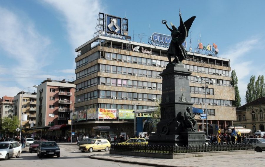 Крушевљани узимају отпремнине и беже Крушевљани узимају отпремнине и беже