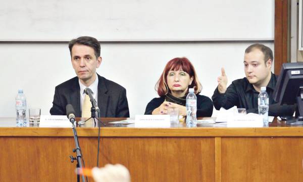 Министар Радуловић умало да због новог закона о раду попије батине на Правном факултету Министар Радуловић умало да због новог закона о раду попије батине на Правном факултету