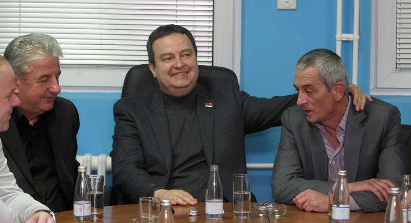 ДВОРСКА ЛУДА: Дачић „Миљацку“ заменио овчицама