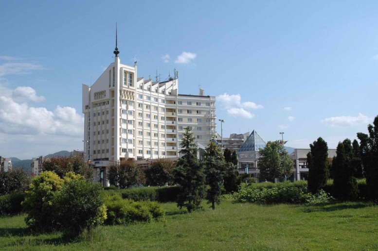 Умислио да је птичица: Британски дипломата у Румунији скочио са прозора хотела Умислио да је птичица: Британски дипломата у Румунији скочио са прозора хотела