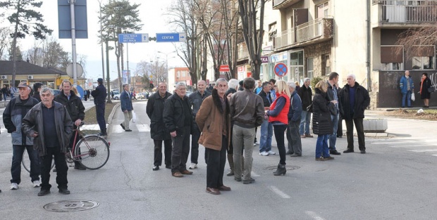 ПОЧЕЛО ЈЕ! Шири се раднички протест у Краљеву, блокаде на све стране ПОЧЕЛО ЈЕ! Шири се раднички протест у Краљеву, блокаде на све стране
