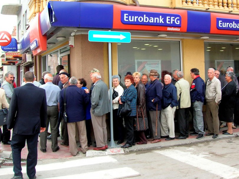 ОДРАШЕ НАМ КОЖУ СА ЛЕЂА! Минусу по текућем рачуну у Србији најскупљи у Европи ОДРАШЕ НАМ КОЖУ СА ЛЕЂА! Минусу по текућем рачуну у Србији најскупљи у Европи