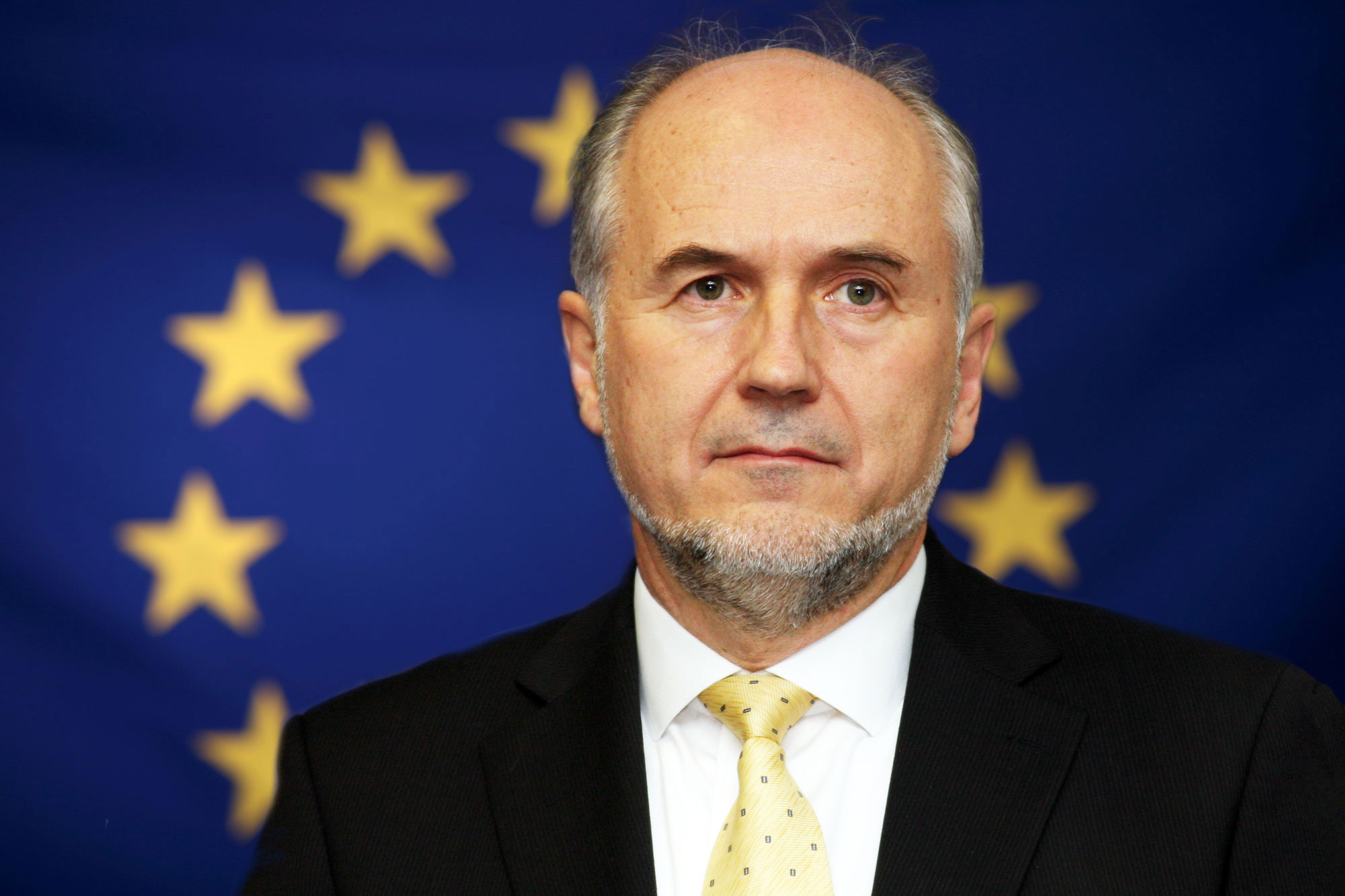 Европска комисија: Валентин Инцко "није представник Европске уније" и не знамо о каквој европској војсци та будала трабуња Европска комисија: Валентин Инцко "није представник Европске уније" и не знамо о каквој европској војсци та будала трабуња