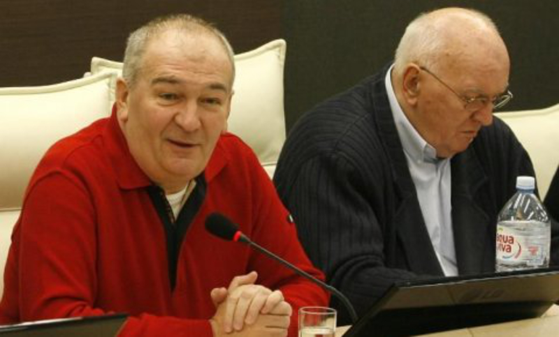 Синдикалцима мало 2.000 евра плате па су почели да крчме и радничку имовину! Синдикалцима мало 2.000 евра плате па су почели да крчме и радничку имовину!