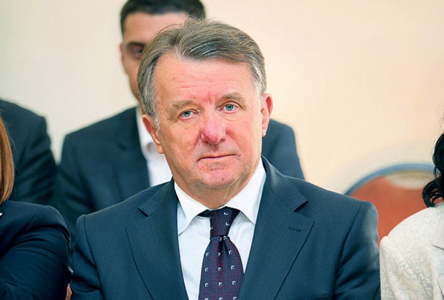 Напредњачки министар просвете Томислав Јовановић извређао родитеље шабачких основаца! Напредњачки министар просвете Томислав Јовановић извређао родитеље шабачких основаца!