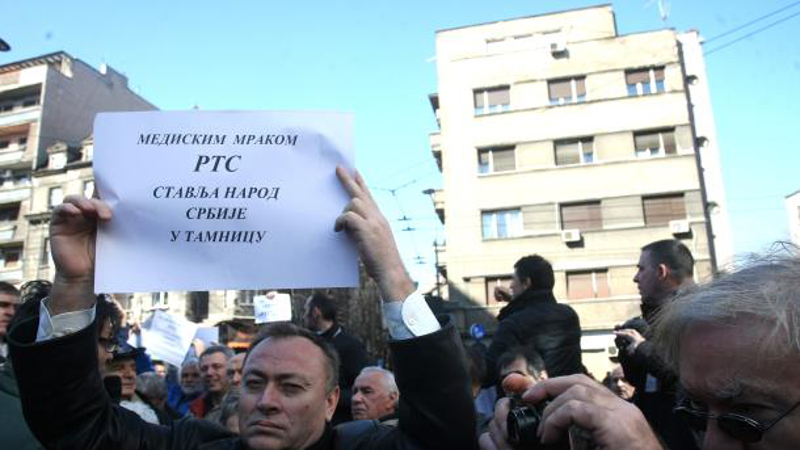 Почео протест Двери испред РТС-а: Полиција напала учеснике мирног протеста! Почео протест Двери испред РТС-а: Полиција напала учеснике мирног протеста!
