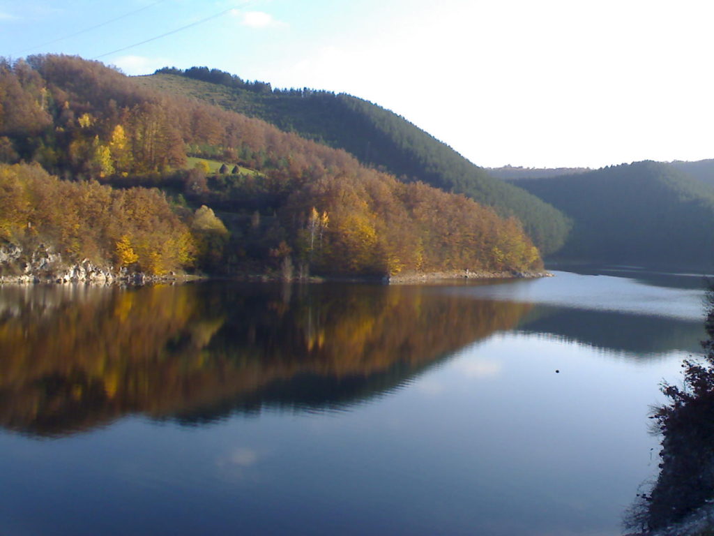 jezero-vrutci-zmajevo-jezero