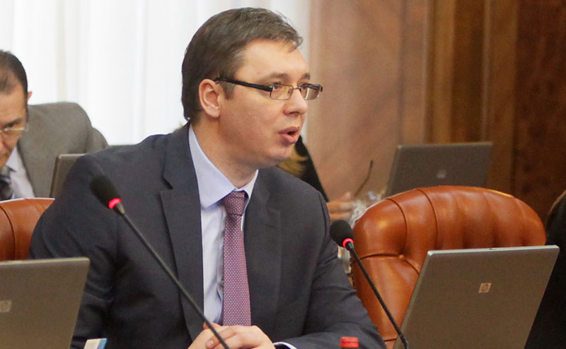 Вучић најављује масовне отказе и кресање плата у јавном сектору Вучић најављује масовне отказе и кресање плата у јавном сектору