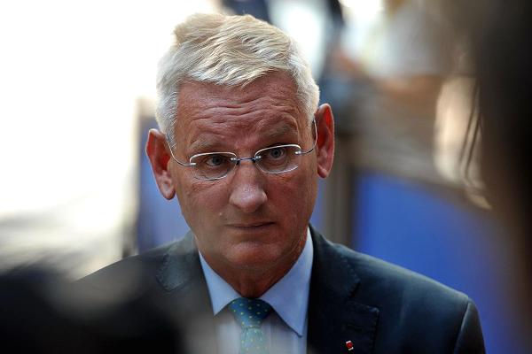 Карл Билт посетио Одесу где је обишао постројене нацисте Десног сектора! (видео) Карл Билт посетио Одесу где је обишао постројене нацисте Десног сектора! (видео)