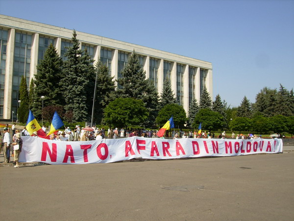 Молдавија: Одржан протест против НАТО-а испред амбасаде САД и представништава НАТО Молдавија: Одржан протест против НАТО-а испред амбасаде САД и представништава НАТО