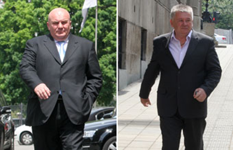 Палмино јагодинско чудо је ископано на коповима Колубаре баш као и оно што је Веља Илић стрпао и даље трпа у његов џеп! Палмино јагодинско чудо је ископано на коповима Колубаре баш као и оно што је Веља Илић стрпао и даље трпа у његов џеп!