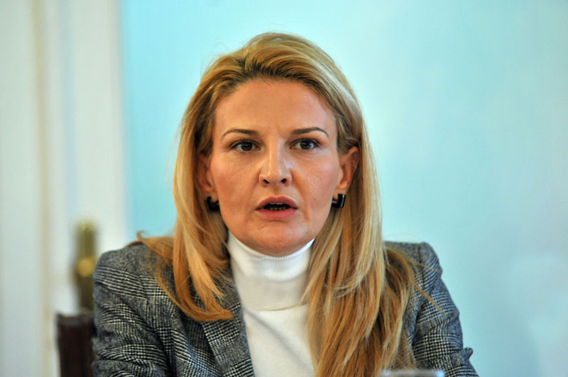 Правац лудница па сваки дан држите седнице владе посвећене ЕУ! Правац лудница па сваки дан држите седнице владе посвећене ЕУ!