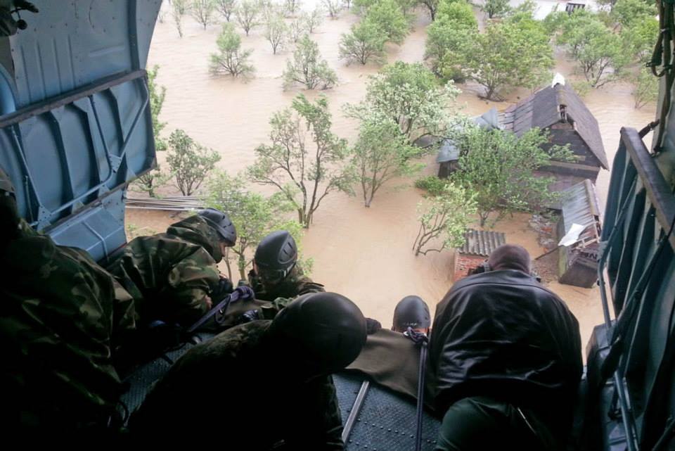 Погледајте акције спасавања које изводе професионалци Војске Србије! (фото галерија) Погледајте акције спасавања које изводе професионалци Војске Србије! (фото галерија)