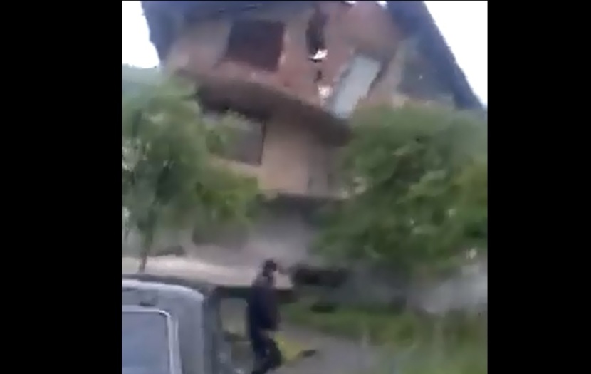 Стравичне сцене рушења кућа у БиХ (видео) Стравичне сцене рушења кућа у БиХ (видео)