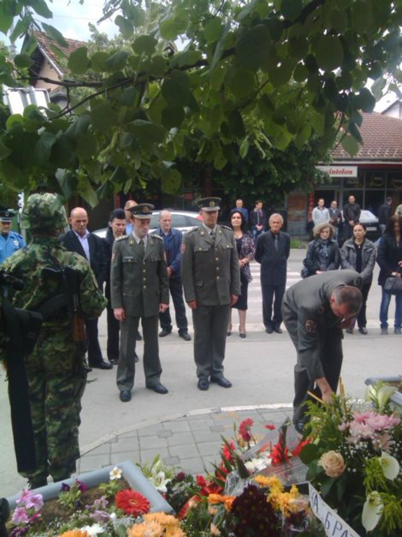 Обележен дан погибије 11 цивила у Новом Пазару у НАТО бомбардовању Србије Обележен дан погибије 11 цивила у Новом Пазару у НАТО бомбардовању Србије