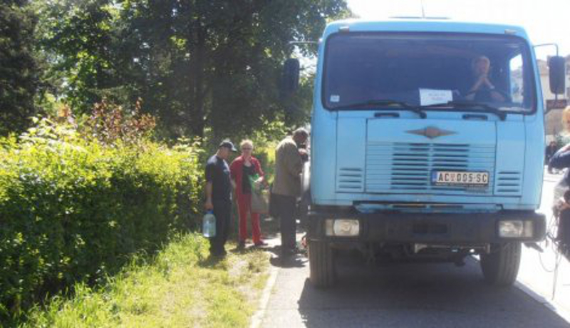 Трстенику хитно потребна вода за пиће Трстенику хитно потребна вода за пиће