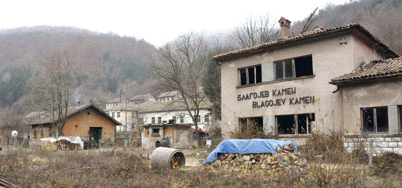 Не копамо чак ни чисто злато Не копамо чак ни чисто злато