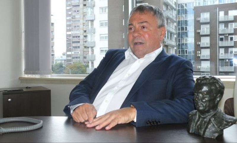 РАСПАДА СЕ МЕГАТРЕНД! Мића Мегатренд такође лажирао сопствене докторате! РАСПАДА СЕ МЕГАТРЕНД! Мића Мегатренд такође лажирао сопствене докторате!