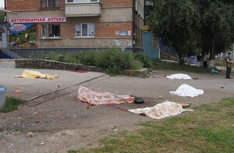 Крволоцима кијевске хунте мало било спаљивање десетина живих људи, убијања стотина цивила па су решили да сруше и путнички авион! (видео) Крволоцима кијевске хунте мало било спаљивање десетина живих људи, убијања стотина цивила па су решили да сруше и путнички авион! (видео)