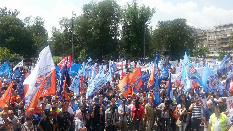 Овога нема у режимским медијима: Протест синдиката и 10.000 радника у Београду (видео) Овога нема у режимским медијима: Протест синдиката и 10.000 радника у Београду (видео)
