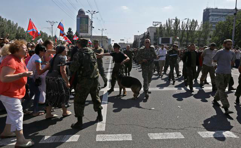 Заробљени укро-нацисти на "паради" у Доњецку (фото) Заробљени укро-нацисти на "паради" у Доњецку (фото)