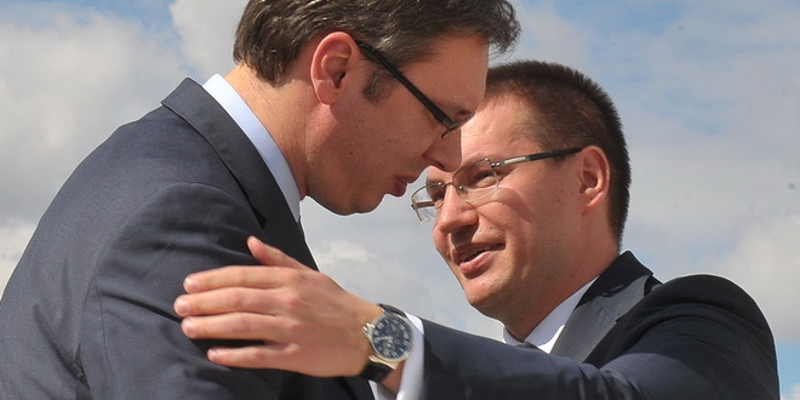 ИДИОТИЗАМ: Вучић је Арапима потписом поклонио 700 милиона евра а спроводи полицијску истрагу у НИС-у ИДИОТИЗАМ: Вучић је Арапима потписом поклонио 700 милиона евра а спроводи полицијску истрагу у НИС-у