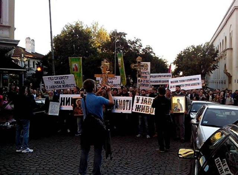 РЕПРЕСИЈА! Полиција ухапсила монаха Антонија Давидовића! Жандармерија опколила народ, не дају да се крене у литију