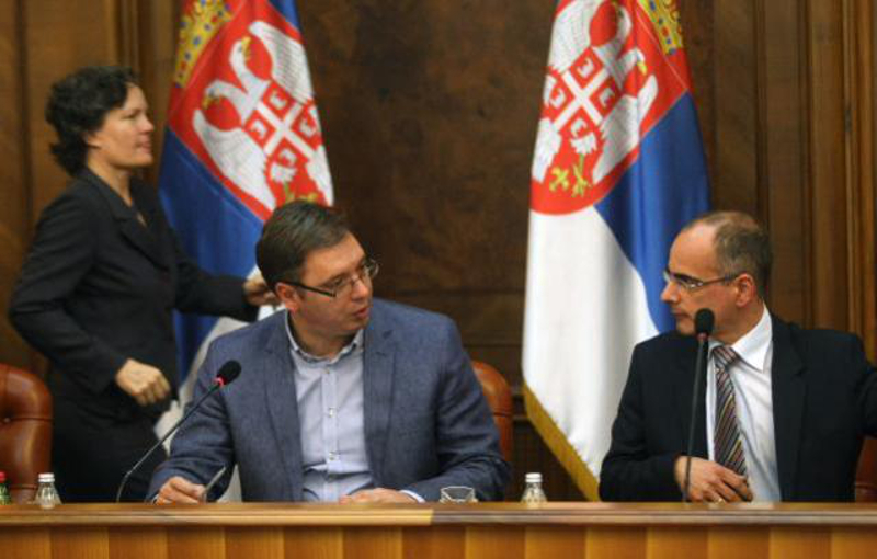 Ало бре бандо лоповска, немојте да се правите луди! Шта је са парама за обнову поплављених подручја? Ало бре бандо лоповска, немојте да се правите луди! Шта је са парама за обнову поплављених подручја?