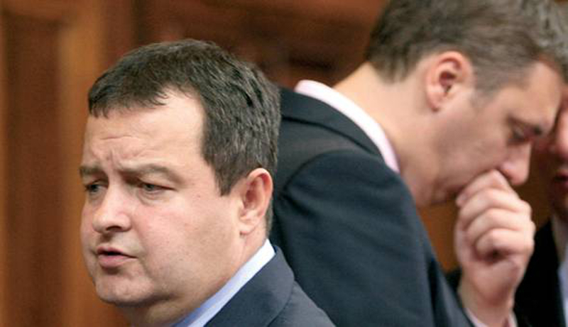 Напредњаци у офанзиви на СПС - Ко не брани Вучића, нека лети из Владе Напредњаци у офанзиви на СПС - Ко не брани Вучића, нека лети из Владе