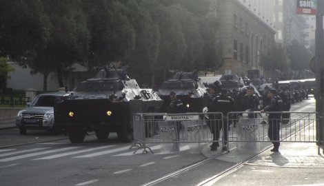Глас Русије: „Парада европских жеља“ са 7000 полицајаца и борним колима Глас Русије: „Парада европских жеља“ са 7000 полицајаца и борним колима