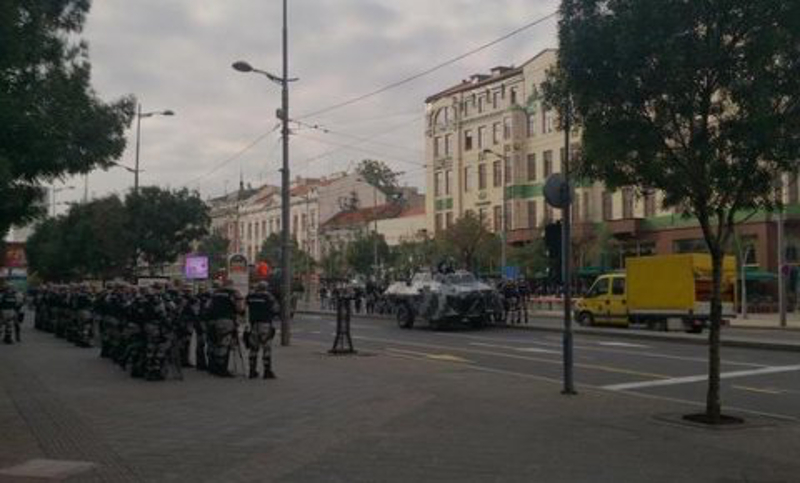 СТИГЛА ПЕДЕРСКА ДЕМОКРАТИЈА: Београд је под опсадом! (фото, видео) СТИГЛА ПЕДЕРСКА ДЕМОКРАТИЈА: Београд је под опсадом! (фото, видео)