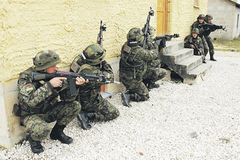 НАТО спрема војску Србије за јуриш на Русију! НАТО спрема војску Србије за јуриш на Русију!
