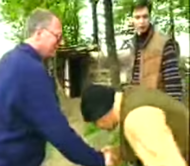 Подсетник: Војислав Шешељ и Александар Вучић на првој линији фронта у Републици Српској (видео) Подсетник: Војислав Шешељ и Александар Вучић на првој линији фронта у Републици Српској (видео)