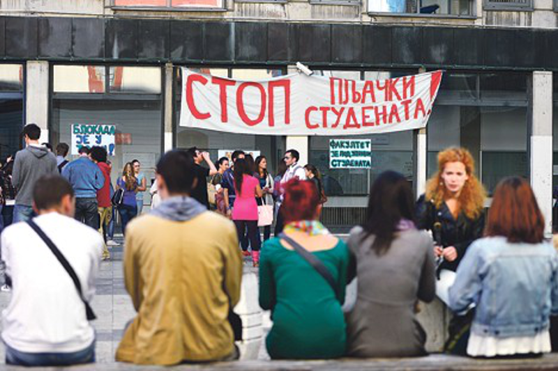 Ко пребија а ко протестује на Филозофском факултету Ко пребија а ко протестује на Филозофском факултету