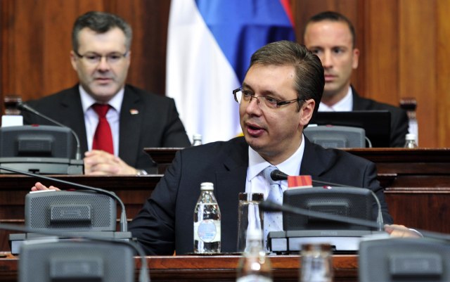 Вучић: "Мој брат није власник и никада није ни био власник фирме" Вучић: "Мој брат није власник и никада није ни био власник фирме"