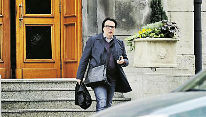 Игор Тодоровић, саветник за моду, излази из зграде Владе