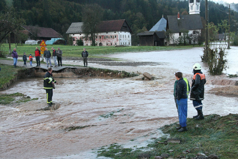 Поплаве у Словенији, водостај расте на граници са Хрватском