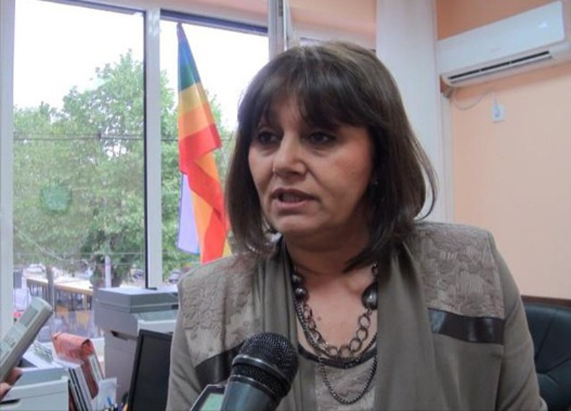 УНОСАН БИЗНИС: Док брани "људска права" Невена Петрушић добија скромних 325.072 динара плате коју јој ви Срби плаћате! УНОСАН БИЗНИС: Док брани "људска права" Невена Петрушић добија скромних 325.072 динара плате коју јој ви Срби плаћате!
