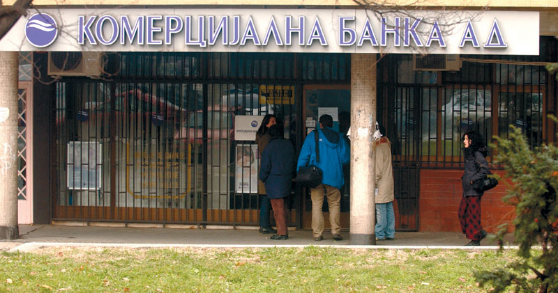 Оде и Комерцијална банка "на добош"!