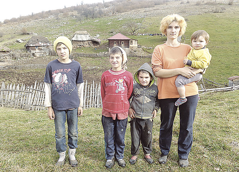 Зиму дочекују без струје: Политичка мафија има новца да покрије сопствене лоповлуке али за српску сиротињу на Пештеру нема ништа!