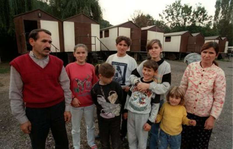 Млади шиптари се масовно исељавају с Косова Млади шиптари се масовно исељавају с Косова