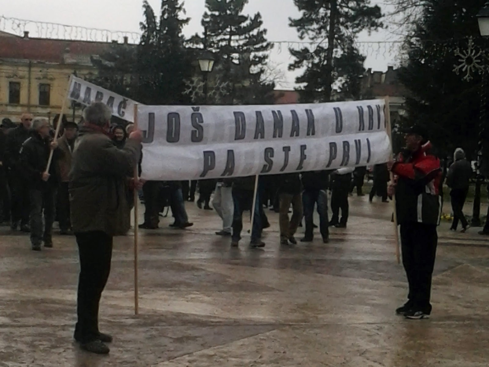 Неготинци на ногама! Протести у центру града због превисоких рачуна за грејање и астрономског пореза на имовину Неготинци на ногама! Протести у центру града због превисоких рачуна за грејање и астрономског пореза на имовину